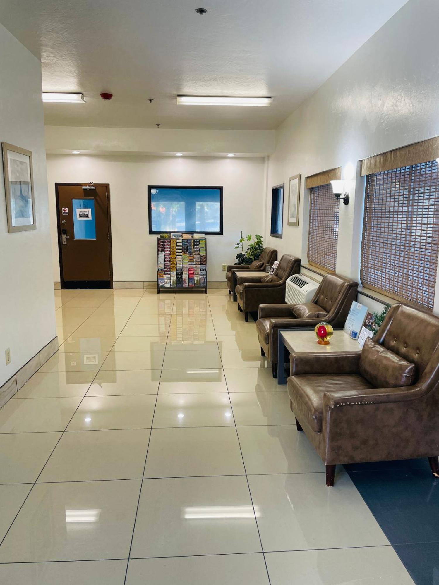 Super 8 By Wyndham Lacey Olympia Area Exterior foto